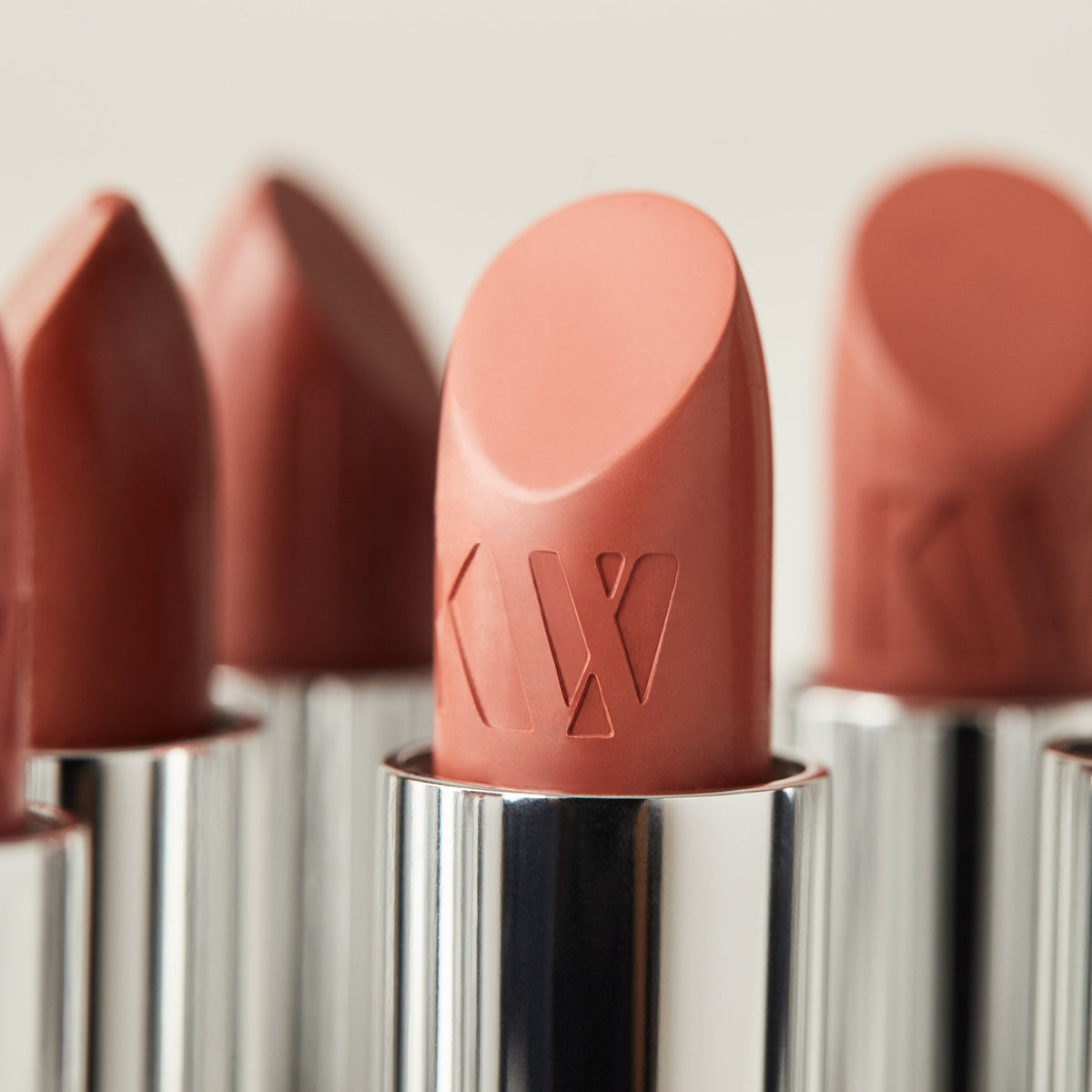 How to Choose a Lip Color That Suits You