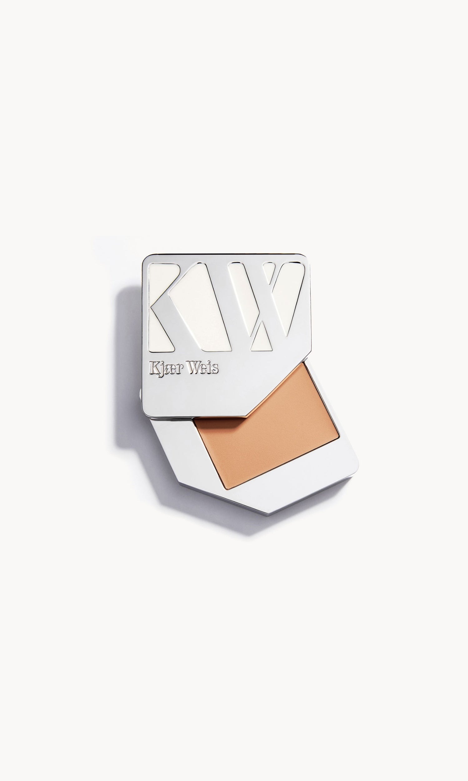Cream Foundation / M210 – Feathery – Kjaer Weis
